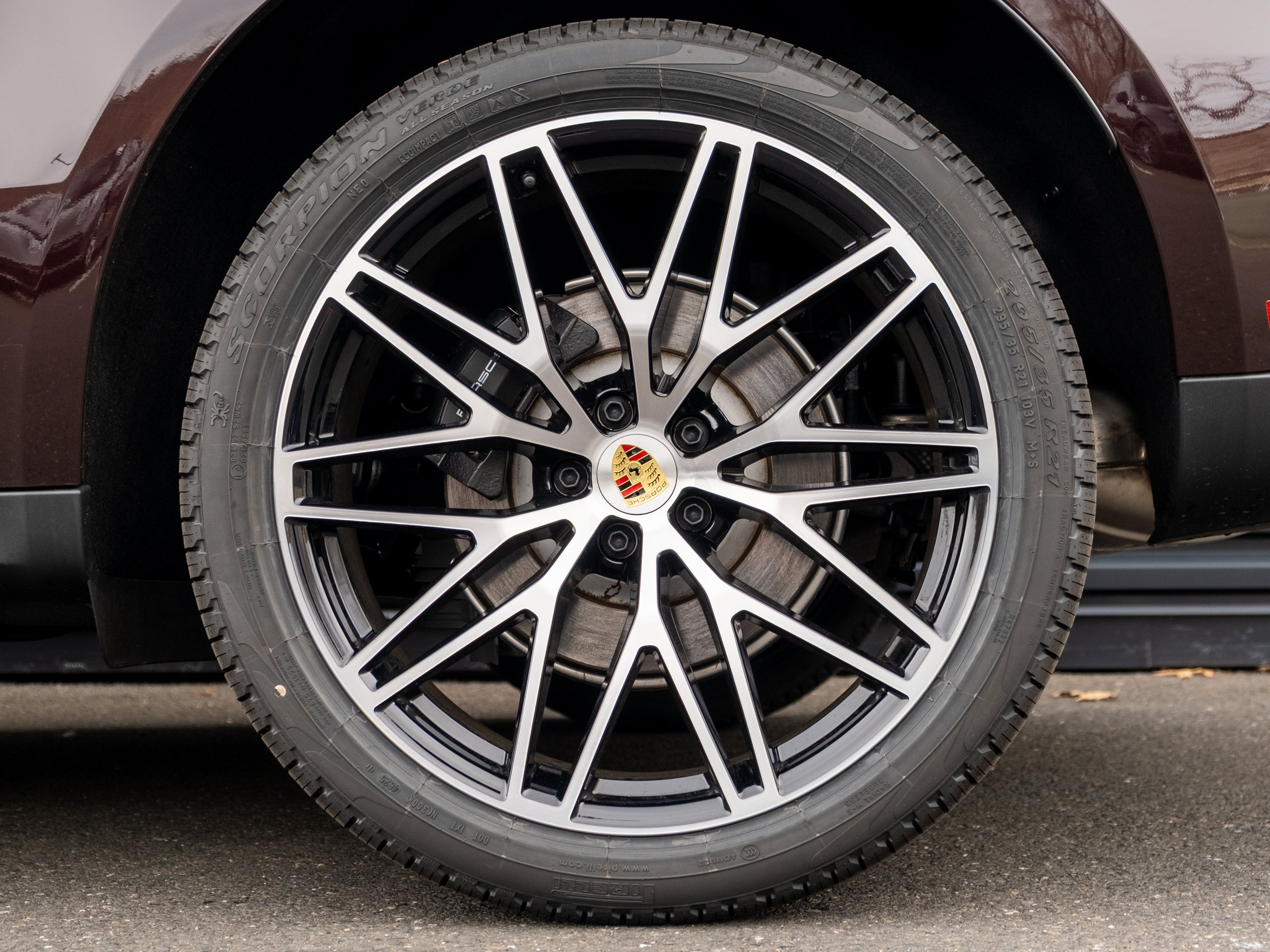 Certified 2026 Porsche Macan AWD/4WD image 13