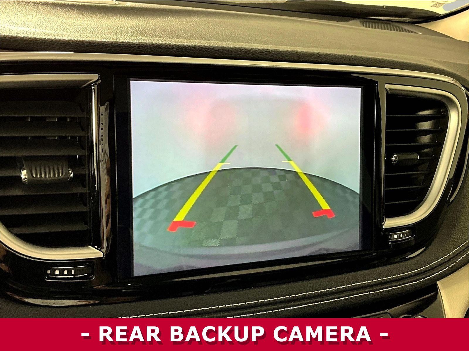 Used 2023 Chrysler Pacifica Limited FWD image 14