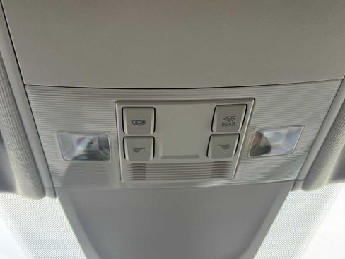 Used 2022 Volkswagen Tiguan SE FWD image 30