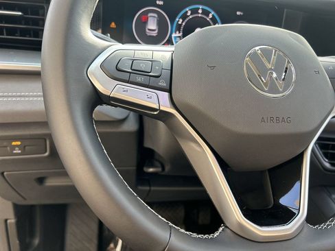 New 2026 Volkswagen Tiguan SE FWD image 20