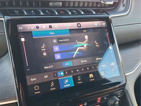 Used 2025 Jeep Grand Cherokee L Limited w/ Black Appearance Package image 17