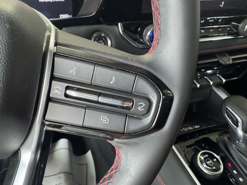 Used 2024 Chevrolet Colorado Z71 w/ Z71 Convenience Package 2 image 25