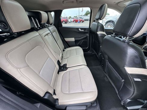 Used 2020 Ford Escape Titanium AWD/4WD image 32