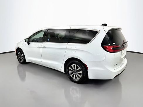 Used 2024 Chrysler Pacifica Limited FWD image 5