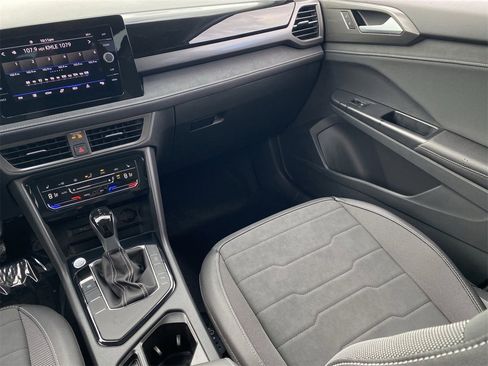 New 2026 Volkswagen Taos SE image 12