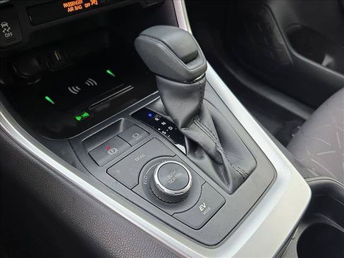 Used 2021 Toyota RAV4 XLE AWD/4WD image 11