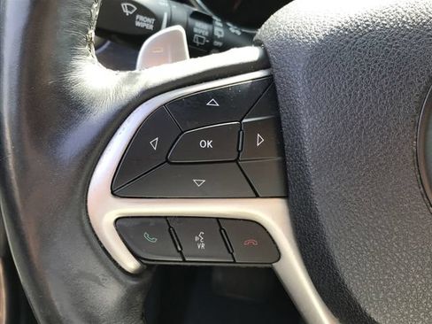 Used 2017 Jeep Grand Cherokee Altitude AWD/4WD image 10