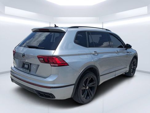 Used 2023 Volkswagen Tiguan SE R-Line FWD image 3