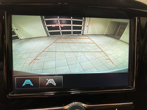 Used 2018 Chevrolet Traverse LT FWD image 13