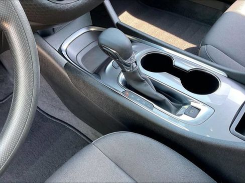 Used 2022 Chevrolet Malibu LT FWD image 17