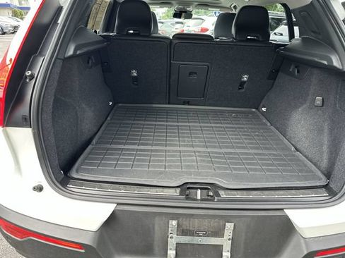 Used 2024 Volvo XC40 B5 Plus w/ Climate Package AWD/4WD image 25