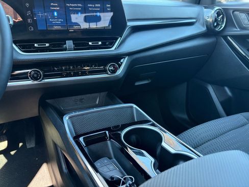 Used 2025 Chevrolet Equinox LT image 41