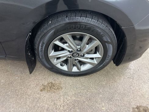 Used 2017 MAZDA MAZDA3 Touring image 14