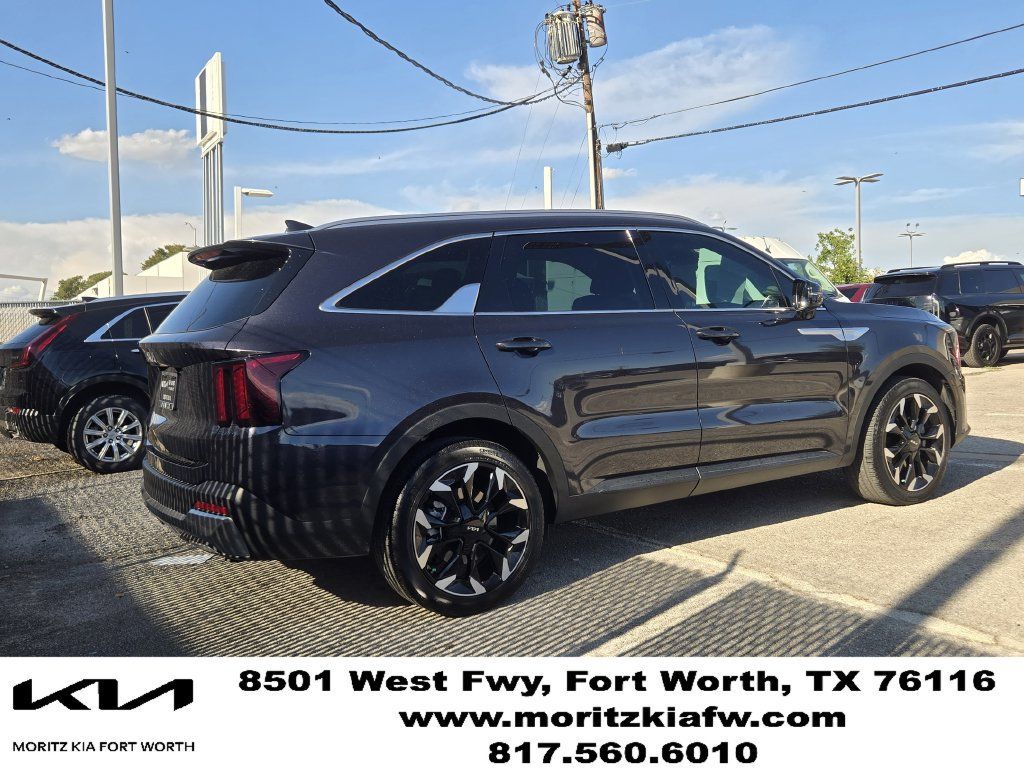 Certified 2025 Kia Sorento EX FWD image 3