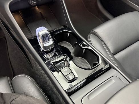 Certified 2025 Volvo XC40 B5 Plus image 21
