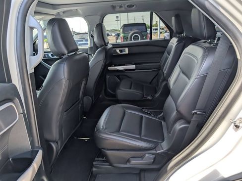 Used 2023 Ford Explorer XLT w/ Equipment Group 202A AWD/4WD image 19