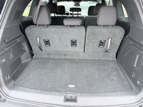 Certified 2025 GMC Acadia Elevation FWD image 9