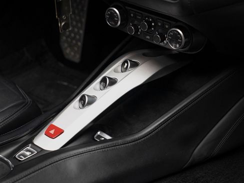 Used 2016 Ferrari California T RWD image 46