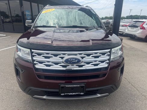 Used 2019 Ford Explorer XLT w/ Equipment Group 202A AWD/4WD image 3