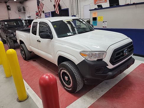 Used 2020 Toyota Tacoma SR image 7