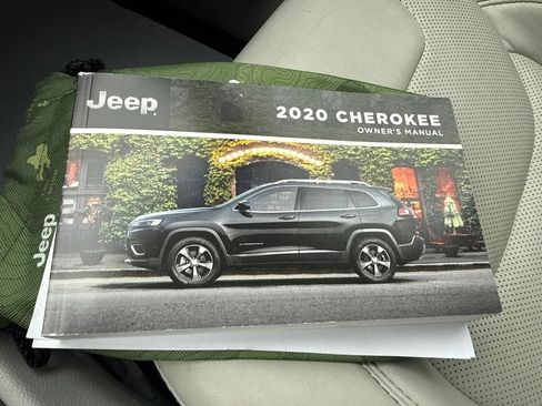 Used 2020 Jeep Cherokee Latitude Lux w/ Quick Order Package 26H Lux AWD/4WD image 25