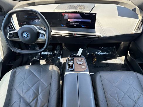 Used 2023 BMW iX xDrive50 w/ Premium Package AWD/4WD image 9