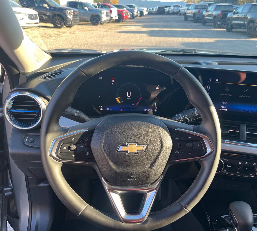 Used 2025 Chevrolet Trax LT w/ LT Convenience Package FWD image 21