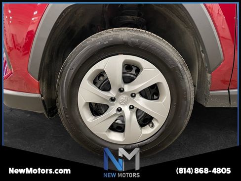 Used 2024 Toyota RAV4 LE AWD/4WD image 14