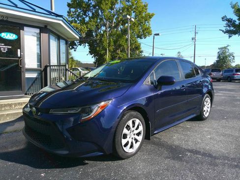 Used 2020 Toyota Corolla LE FWD image 2