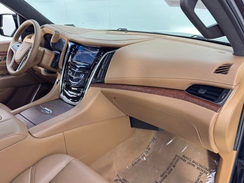 Used 2017 Cadillac Escalade ESV Platinum image 14