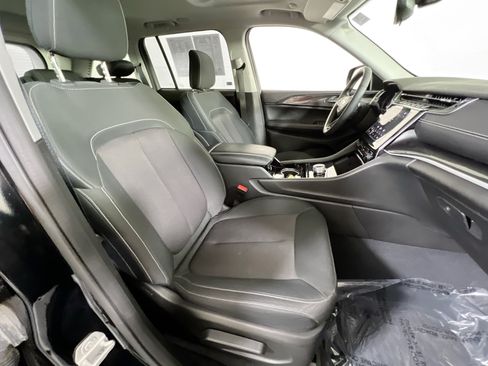 Used 2023 Jeep Grand Cherokee Laredo w/ Luxury Tech Group I AWD/4WD image 27