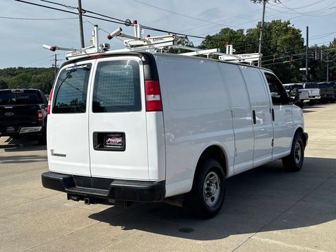 Used 2018 Chevrolet Express 3500 w/ Driver Convenience Package RWD image 18