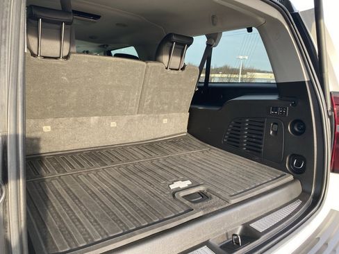 Used 2018 Chevrolet Suburban Premier image 19