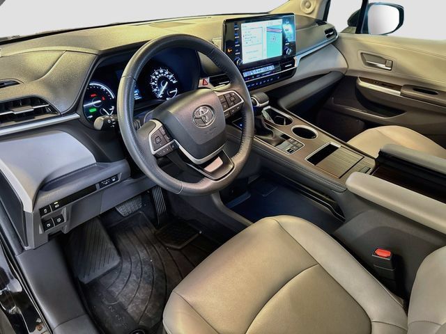 Used 2023 Toyota Sienna XLE w/ XLE Plus Package FWD image 9