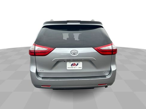 Used 2018 Toyota Sienna XLE Premium image 8