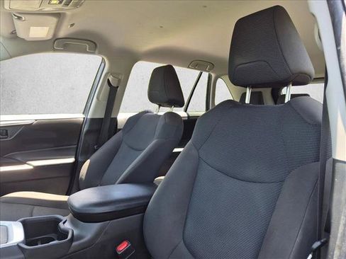 Used 2024 Toyota RAV4 LE FWD image 15