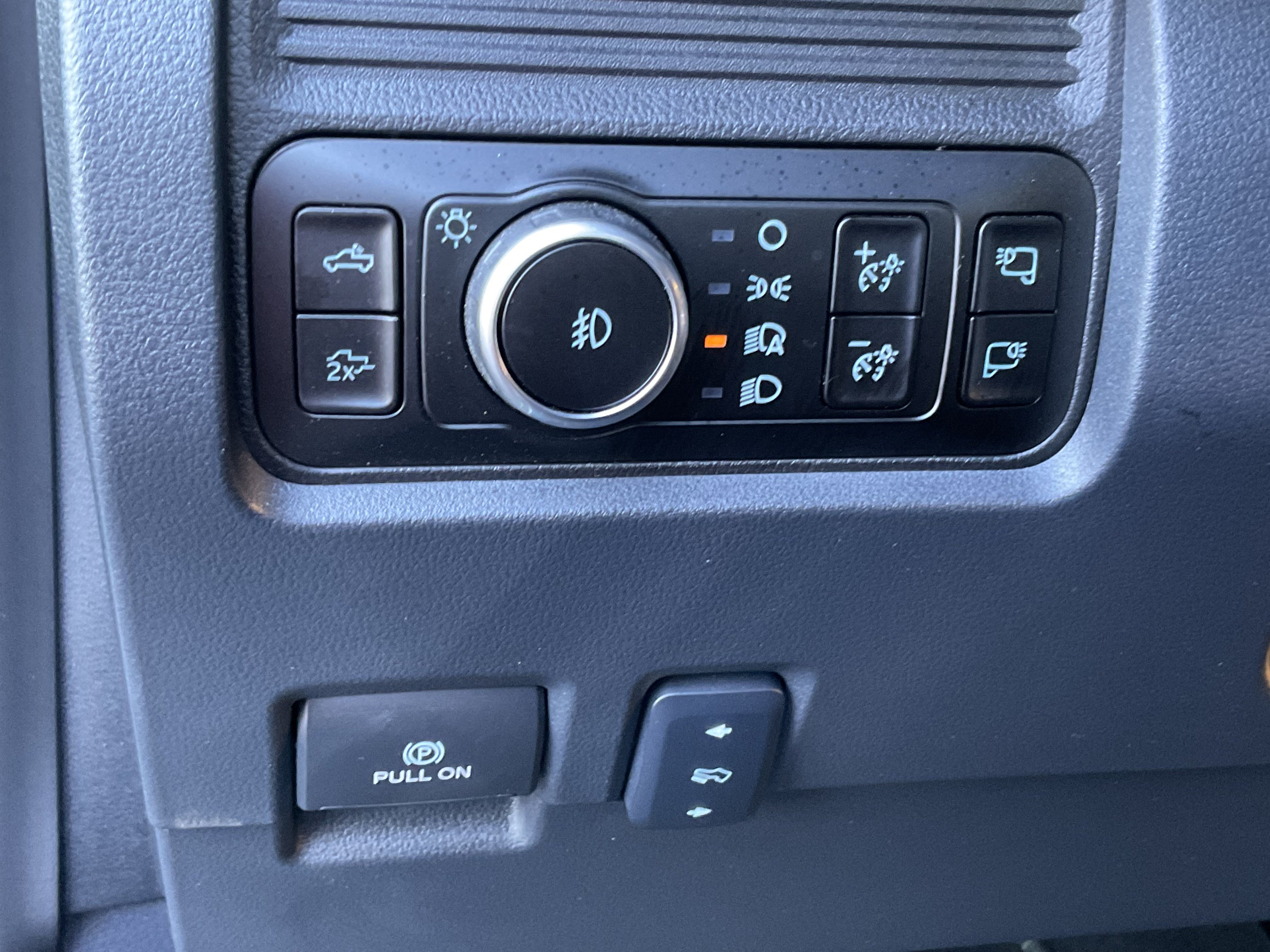 Used 2025 Ford F350 Lariat AWD/4WD image 32