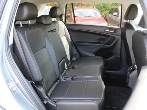 Used 2020 Volkswagen Tiguan SE image 28