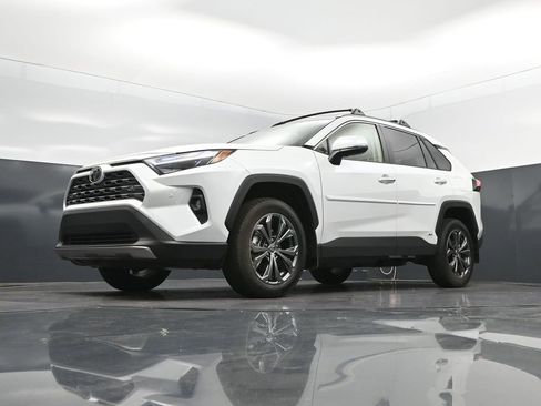 Used 2025 Toyota RAV4 Limited AWD/4WD image 38