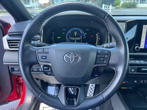 Used 2025 Toyota Camry SE FWD image 13