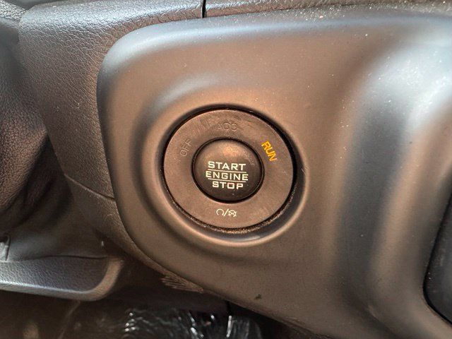 Used 2018 Jeep Wrangler Unlimited Sahara w/ Cold Weather Group AWD/4WD image 17