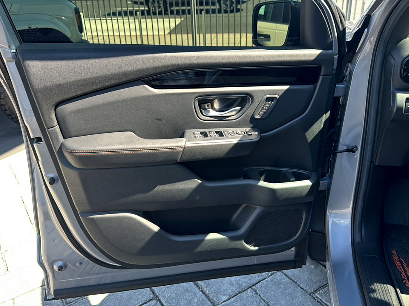 Used 2025 Honda Pilot TrailSport image 14