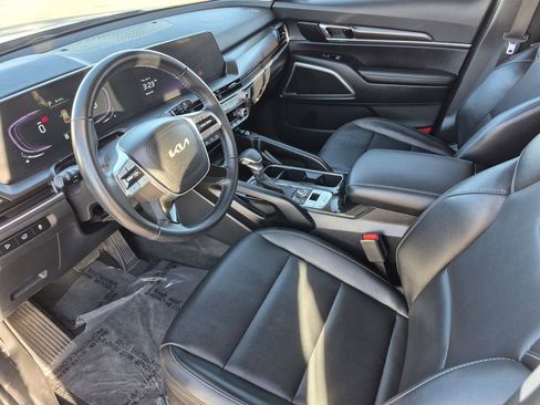 Used 2025 Kia Telluride S image 12