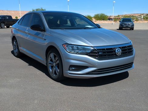 Used 2020 Volkswagen Jetta R-Line image 2