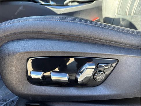 Used 2020 BMW M550i xDrive w/ Executive Package image 23