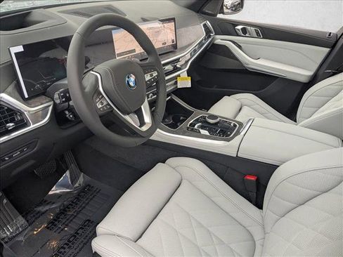 Used 2026 BMW X5 xDrive50e AWD/4WD image 3