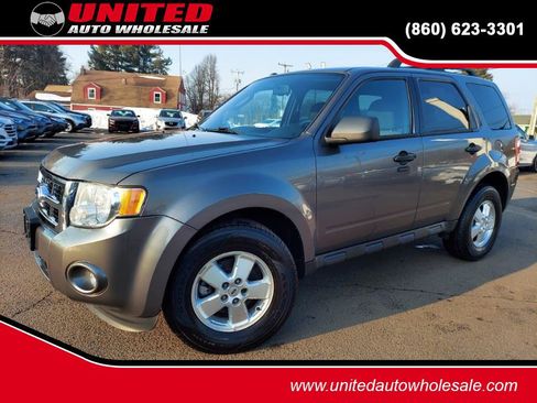 Used 2010 Ford Escape XLT image 1
