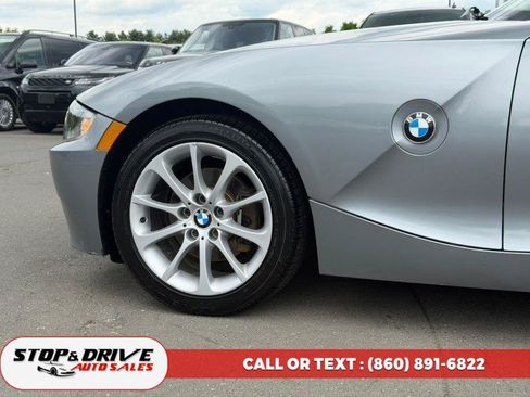 Used 2006 BMW Z4 3.0i RWD image 9
