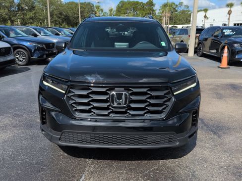 Used 2025 Honda Pilot Sport image 9