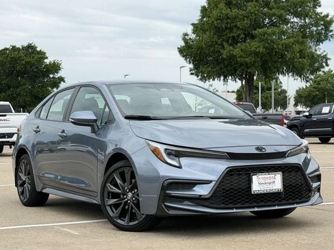 Used 2025 Toyota Corolla SE FWD image 2